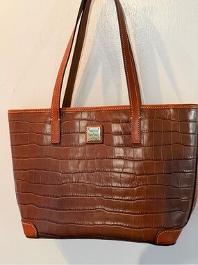 NWOT Dooney & Bourke tote. Perfect for fall